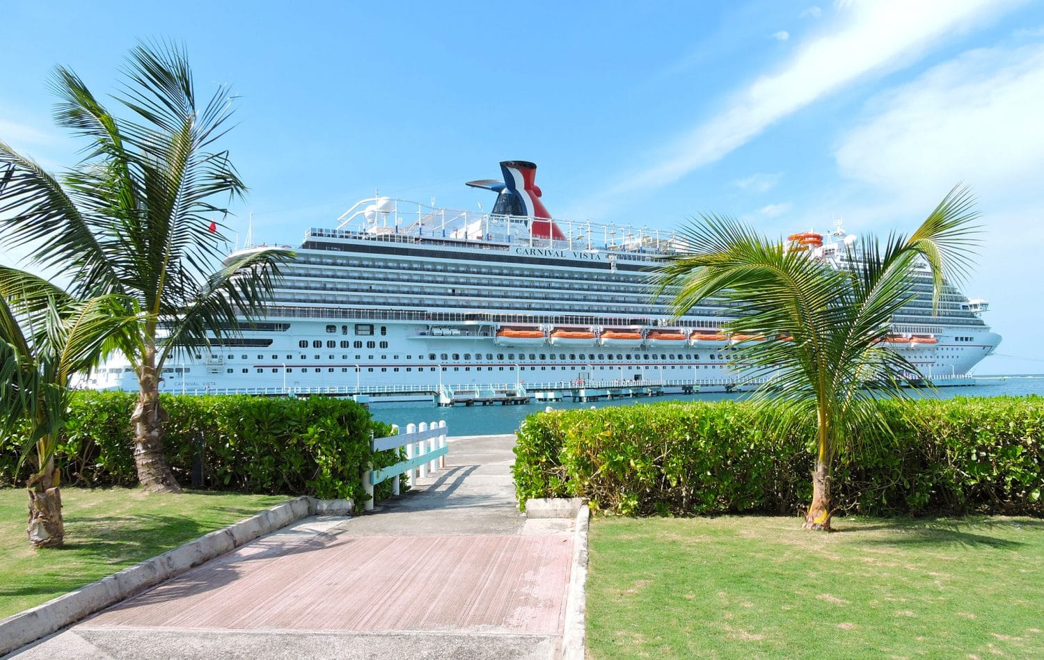 Carnival Cruise Line Brings Back 50 Deposits for the Rest of the Month