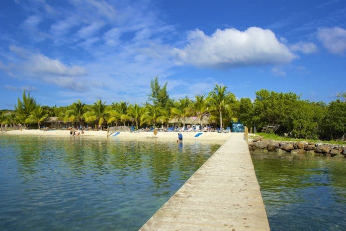 18 Best Things to do in Mahogany Bay, Isla Roatan