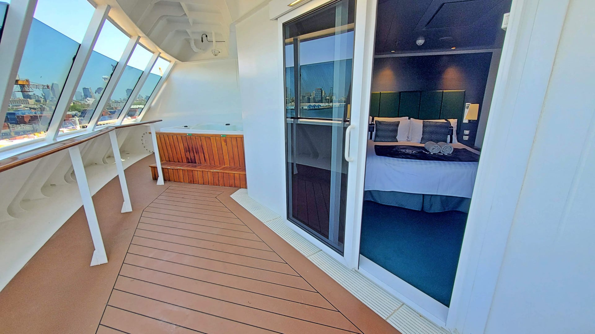 Suite cabin on MSC cruise ship Meraviglia