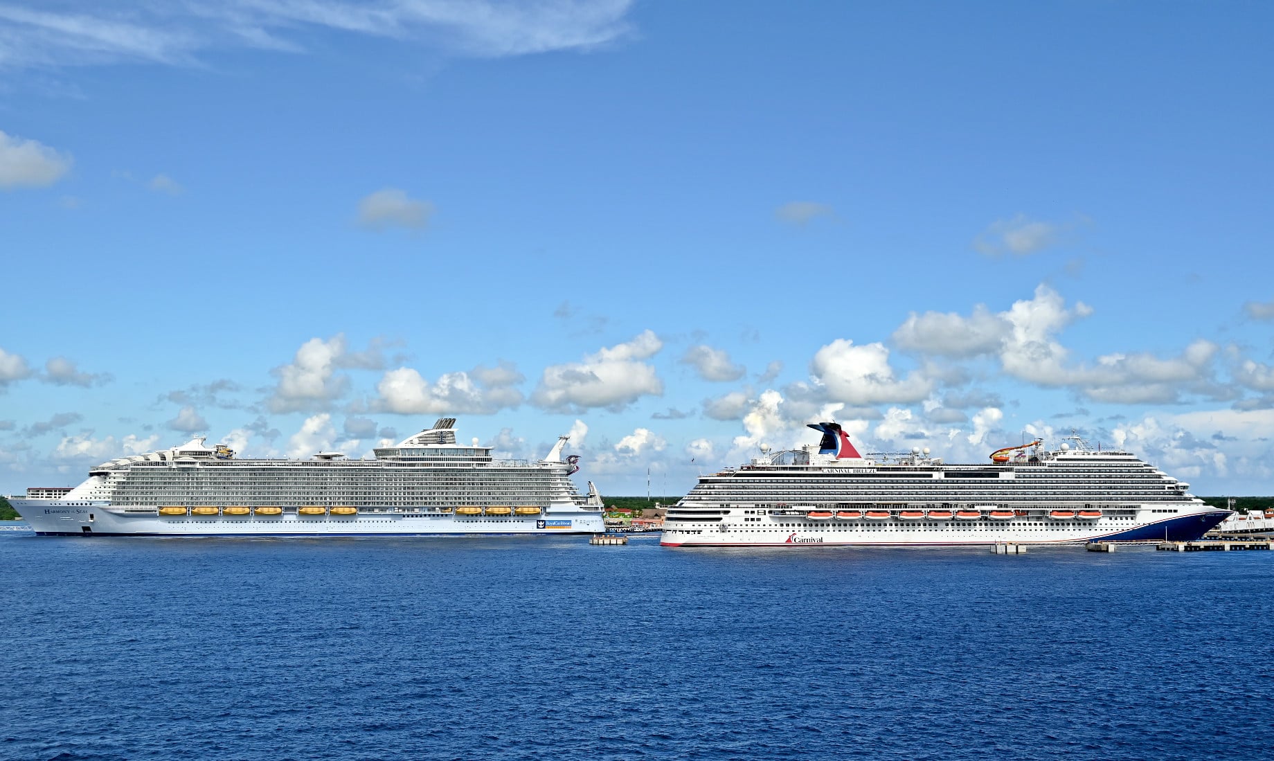 Cruise ships from Royal Caribbean and Carnival in Cozumel