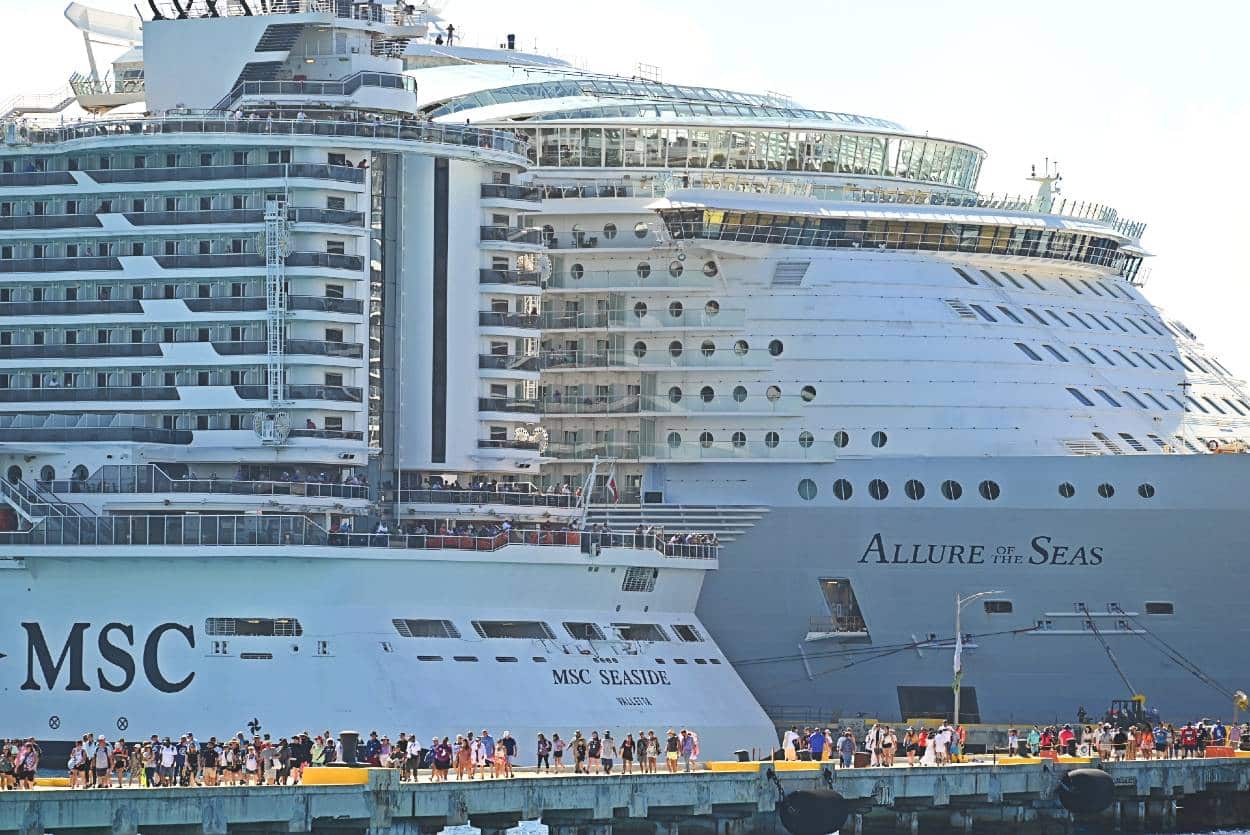 Image of MSC Seaside and Allure of the Seas in cruise port in Costa Maya