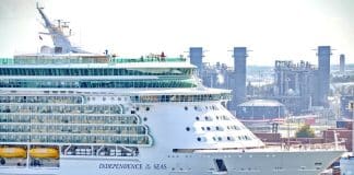 Cruise Ship in port, Independence of the Seas