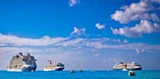 Grand Cayman cruise ships anchored offshore