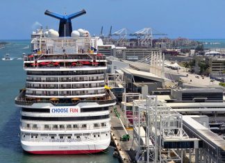 Carnival cruise ship Horizon in Miami on embarkation day