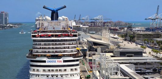 Carnival cruise ship Horizon in Miami on embarkation day