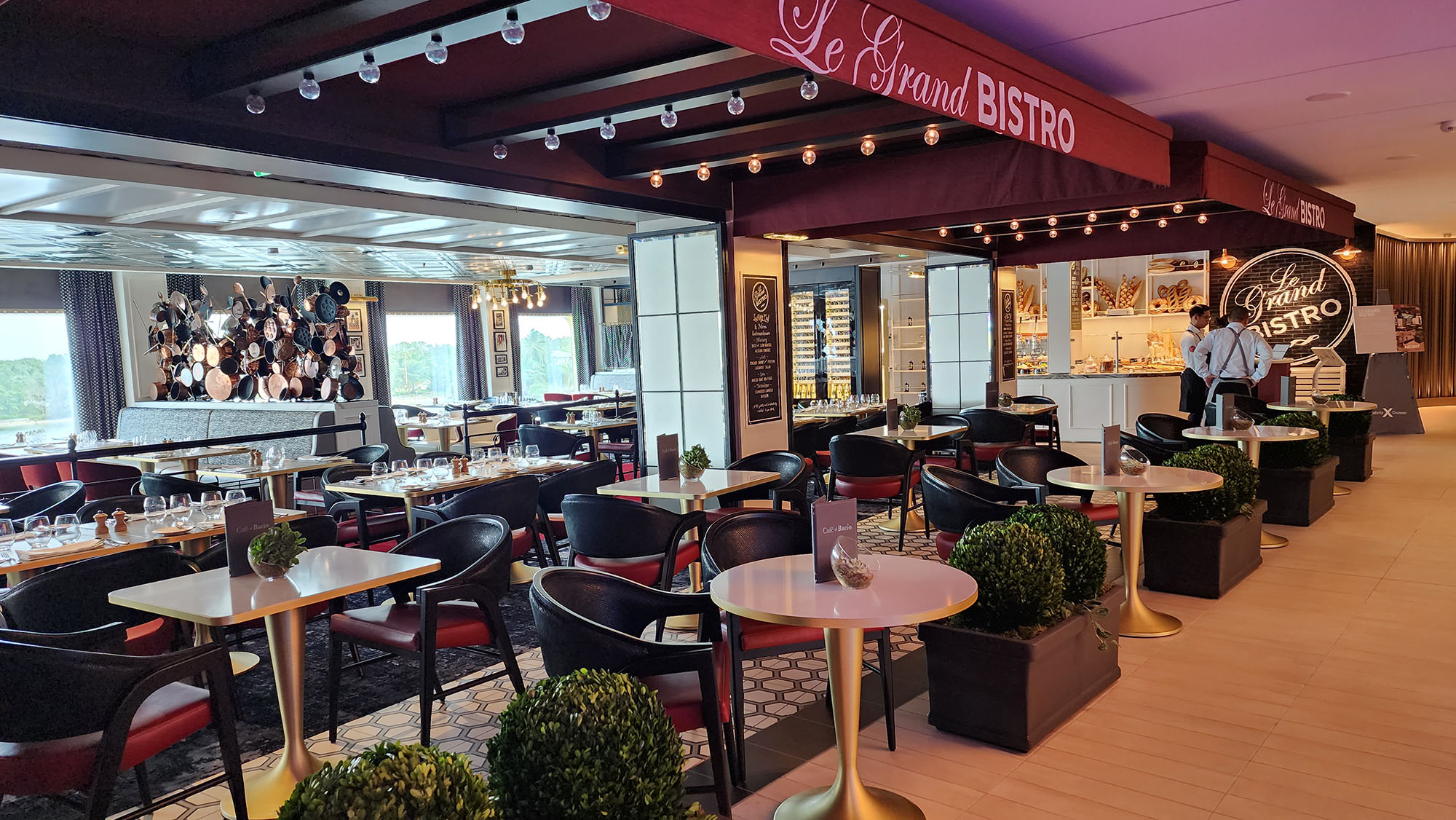 Le Grand Bistro