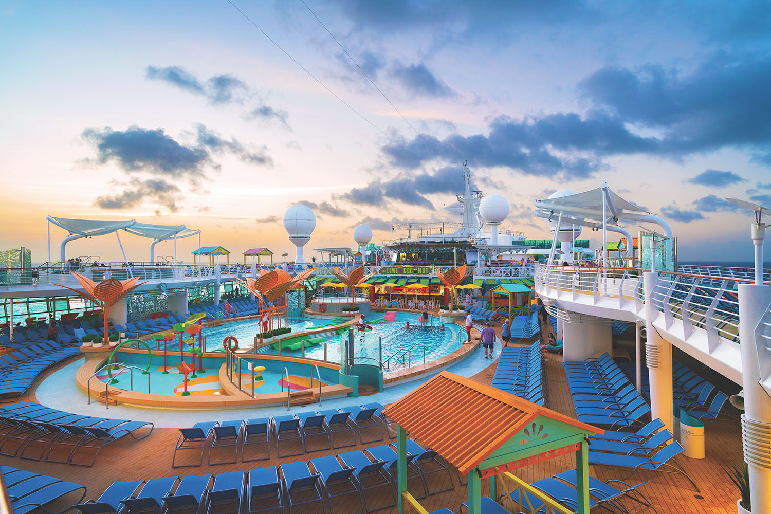 Navigator of the Seas pool deck