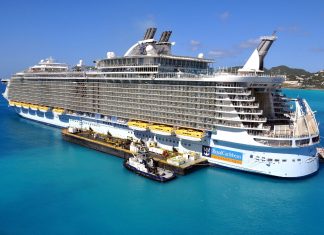 Oasis of the Seas refueling in Caribbean