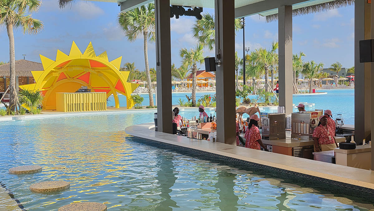 swim up bar celebration key