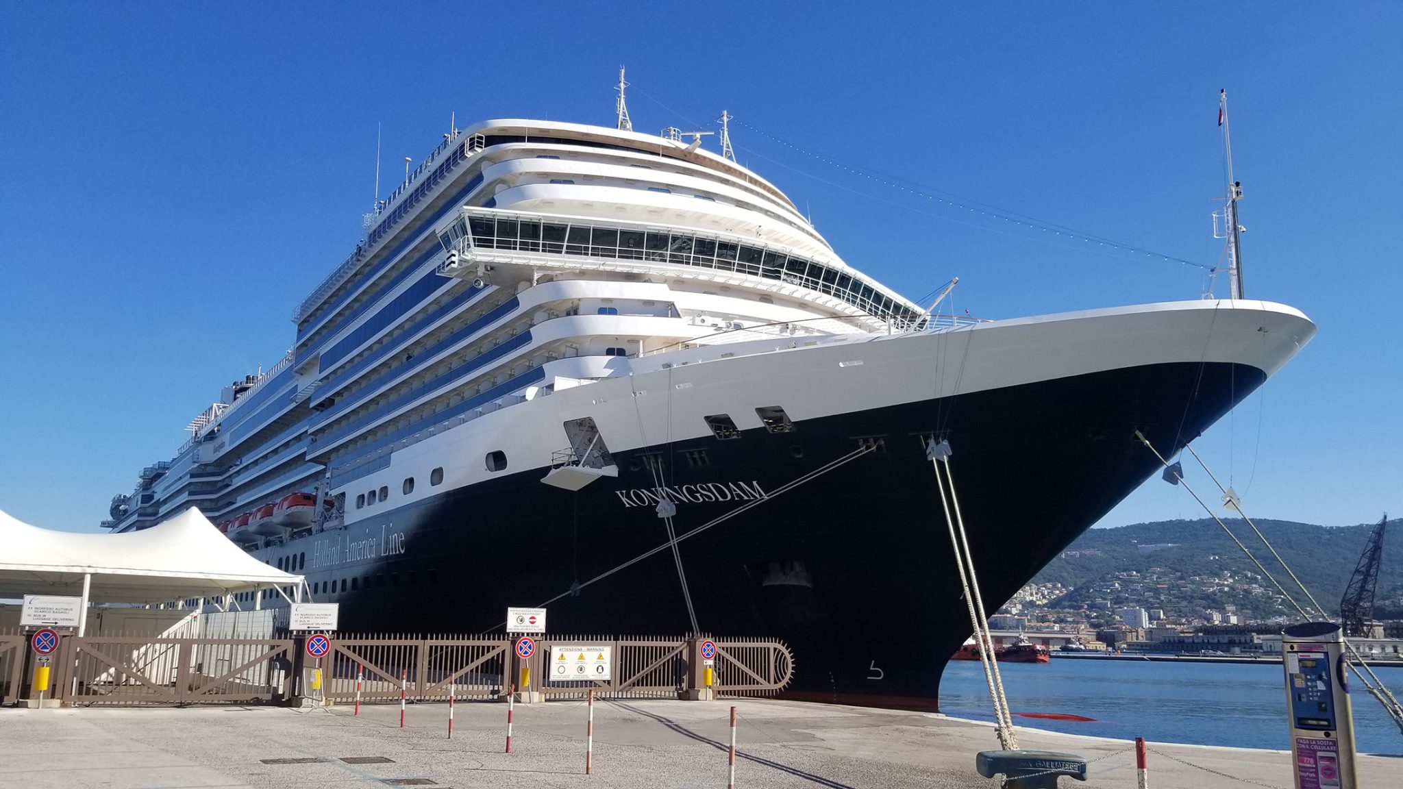 holland america line ship koningsdam