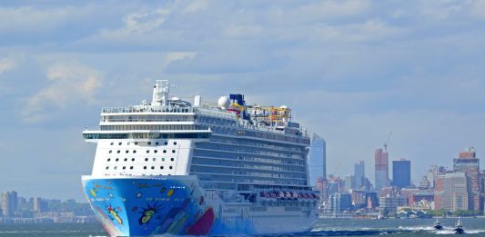 Cruise Ship Returns to New York a Day Early to Avoid Severe Weather, High Winds Norwegian Breakaway in New York harbor