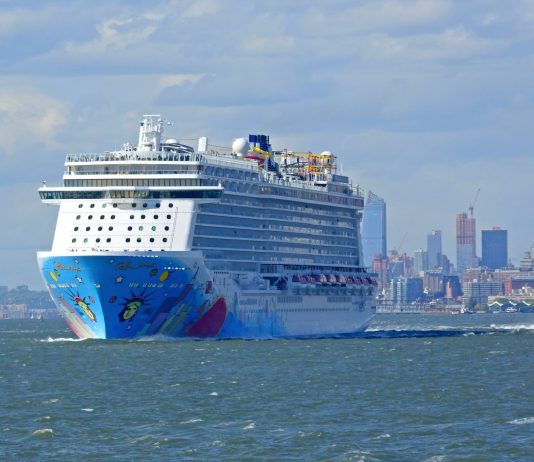 Cruise Ship Returns to New York a Day Early to Avoid Severe Weather, High Winds Norwegian Breakaway in New York harbor