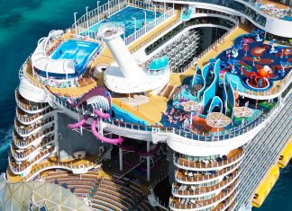 Oasis class ship in Nassau