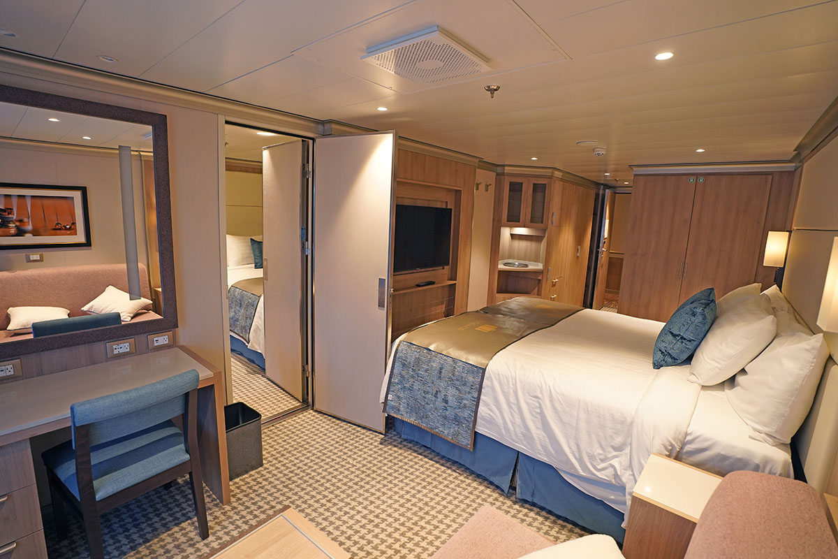 connecting cabin