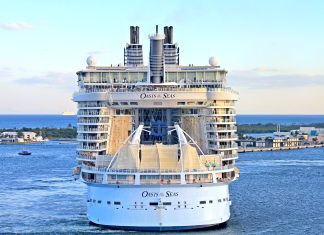 Royal Caribbean Oasis of the Seas from Back