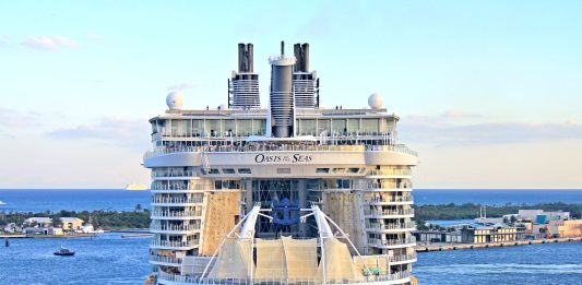 Royal Caribbean Oasis of the Seas from Back