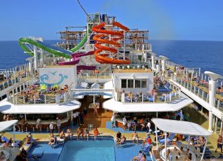 Norwegian Getaway pool deck