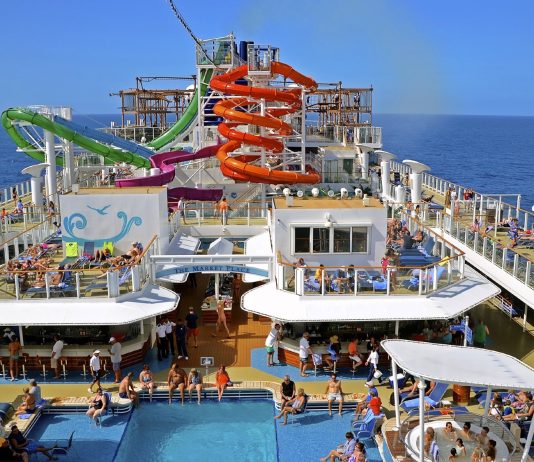 Norwegian Getaway pool deck