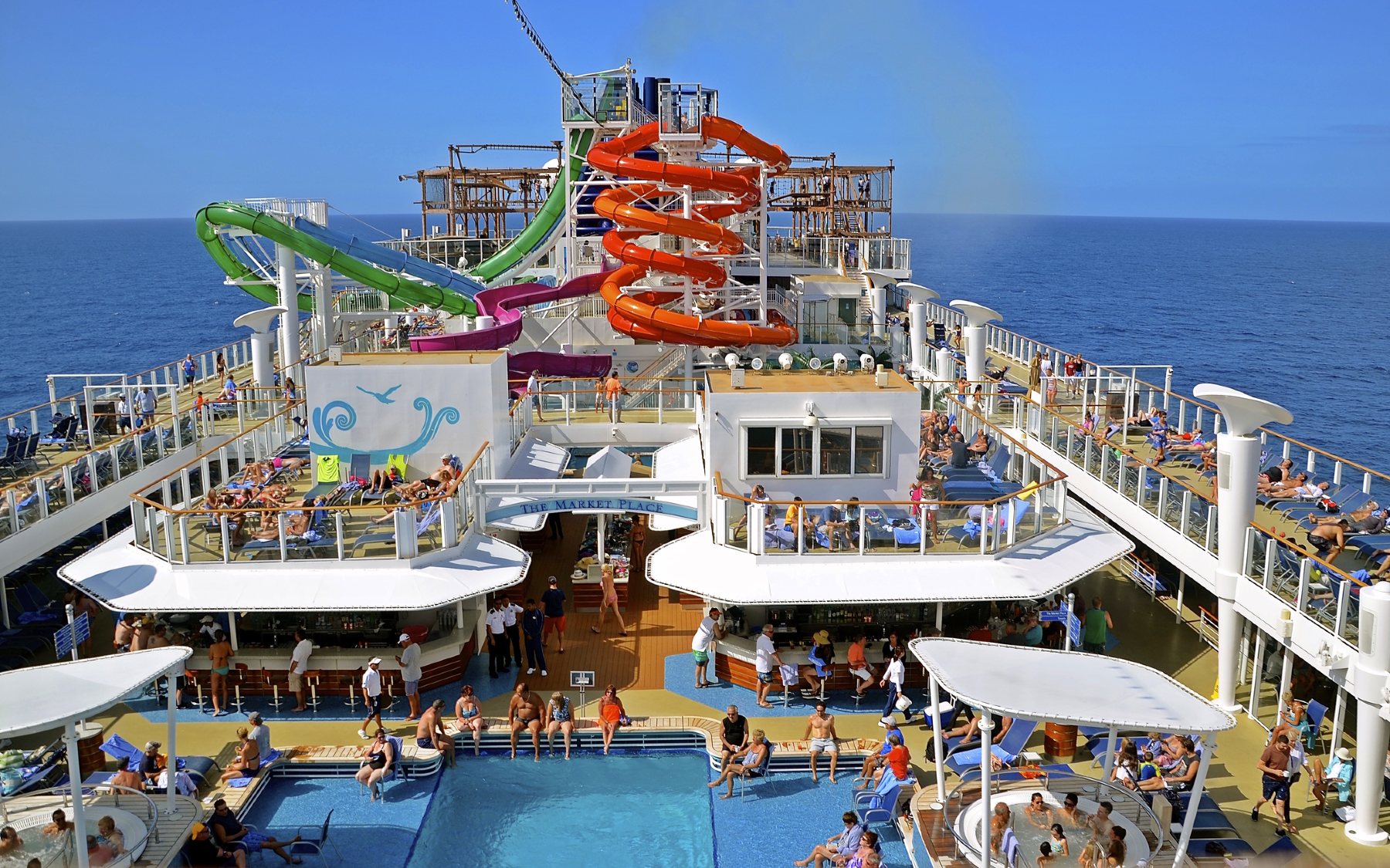 Norwegian Getaway pool deck