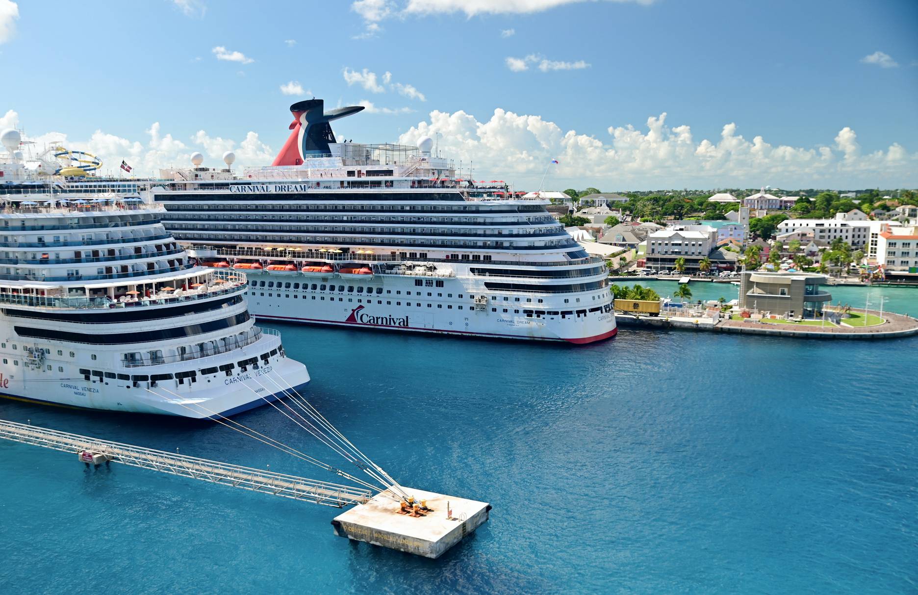 Nassaue cruise port ships