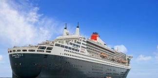Queen Mary 2 at sea
