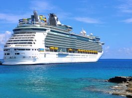 Royal Caribbean's Mariner of the Seas in port at CocoCay