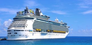Royal Caribbean's Mariner of the Seas in port at CocoCay