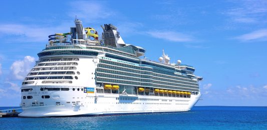 Royal Caribbean's Mariner of the Seas in port at CocoCay