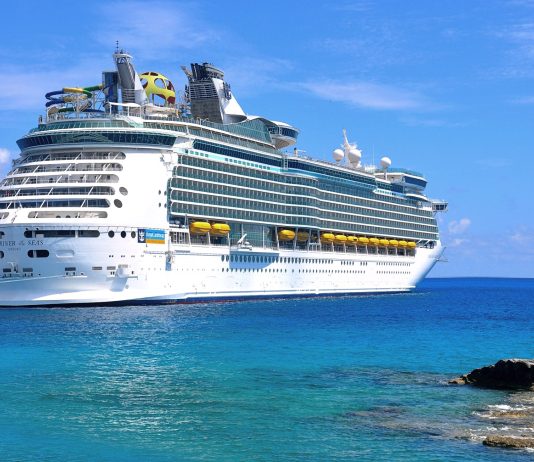 Royal Caribbean's Mariner of the Seas in port at CocoCay